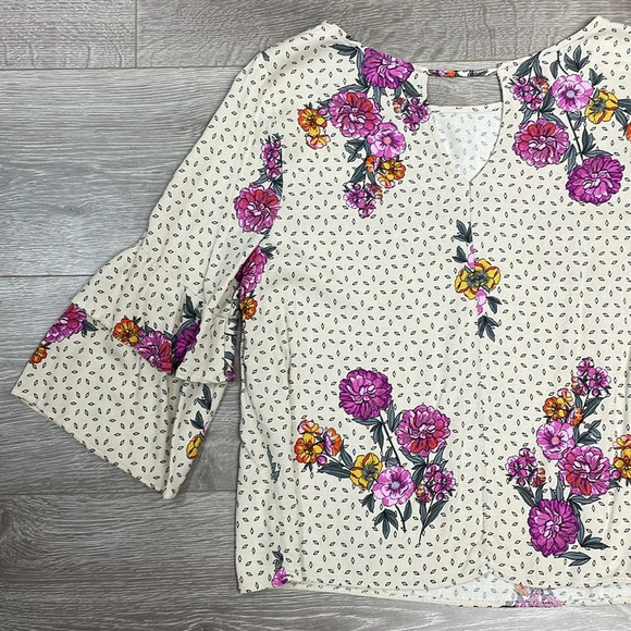 Urban Romantics Floral Tiered 3/4 Bell Sleeve Blouse L - Picture 15 of 16